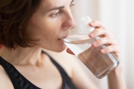 Idratazione e salute orale: perché bere acqua fa bene ai nostri denti.